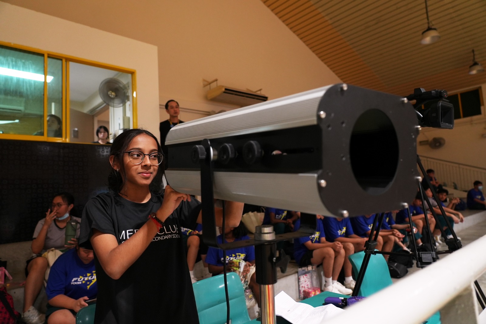 Media club member using a spotlight